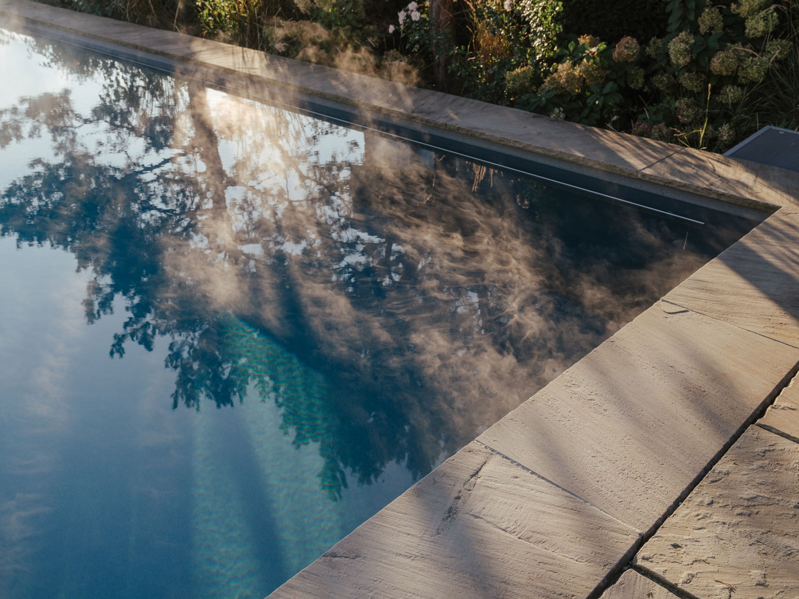 Simon Rüegg Landschaftsarchitektur-Fotografie Swimmingpool Pool Garten MARCOLEU