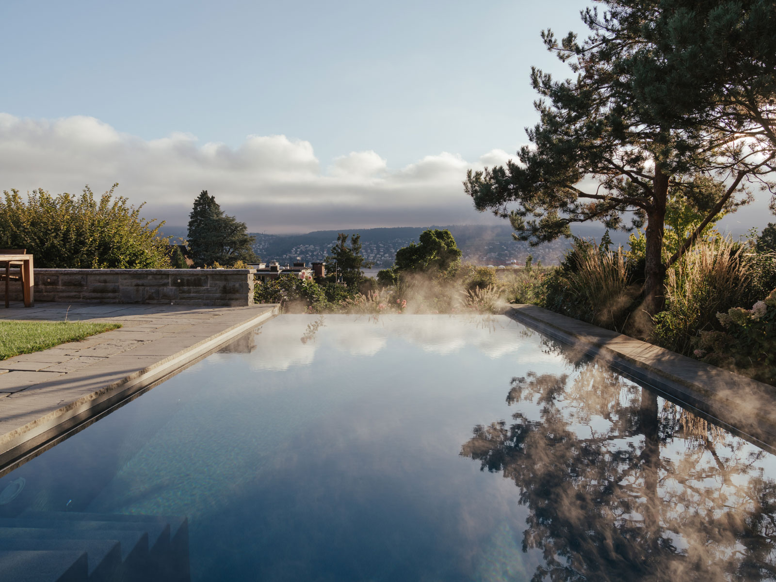 Simon Rüegg Landschaftsarchitektur-Fotografie Swimmingpool Pool Garten Sitzplatz MARCOLEU